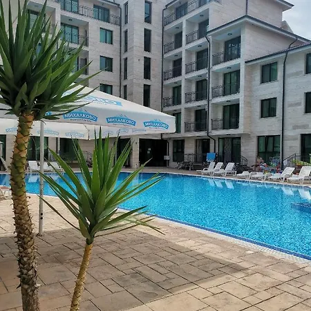 Lovely Amadeus Lux Apartament Sunny Beach